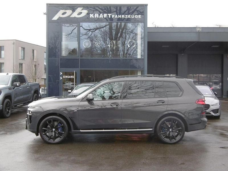Gebraucht BMW X7 M Sport 352 PS (258 kW) 2024 Dravitgrau metallic SUV