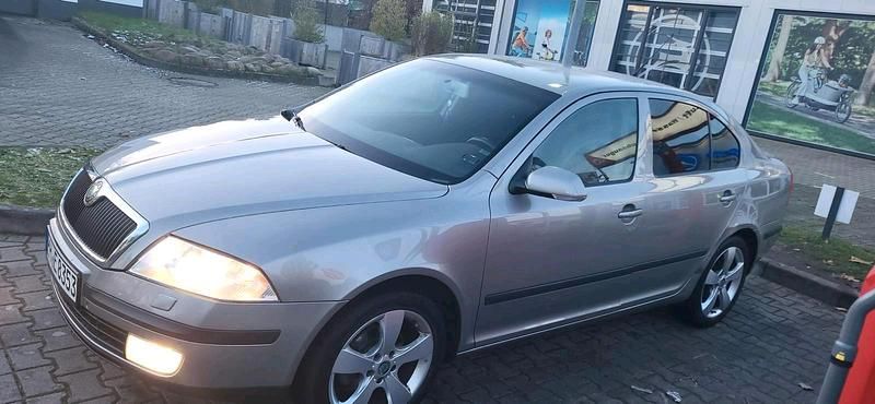 Grau Gebraucht 2008 Skoda Octavia Limousine | 3.500 € (Fairer Preis) - Bild 1/4