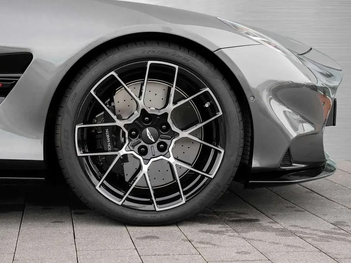 Neu Aston Martin Vanquish 835 PS (614 kW) 2026 Magnetic silver Cabrio