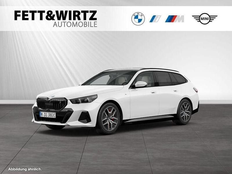 Alpinweiss Gebraucht 2024 BMW i5 Comfort Edition Kombi | 56.976 € (Fairer Preis) - Bild 1/3