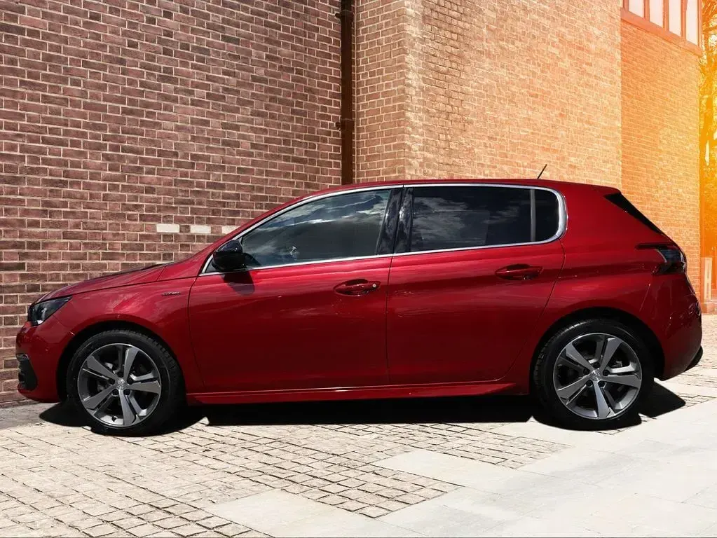 Gebraucht Peugeot 308 GT-line 131 PS (96 kW) 2019 Rot Limousine