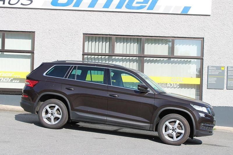 Braun Gebraucht 2017 Skoda Kodiaq Ambition SUV | 17.900 € (Guter Preis) - Bild 1/4