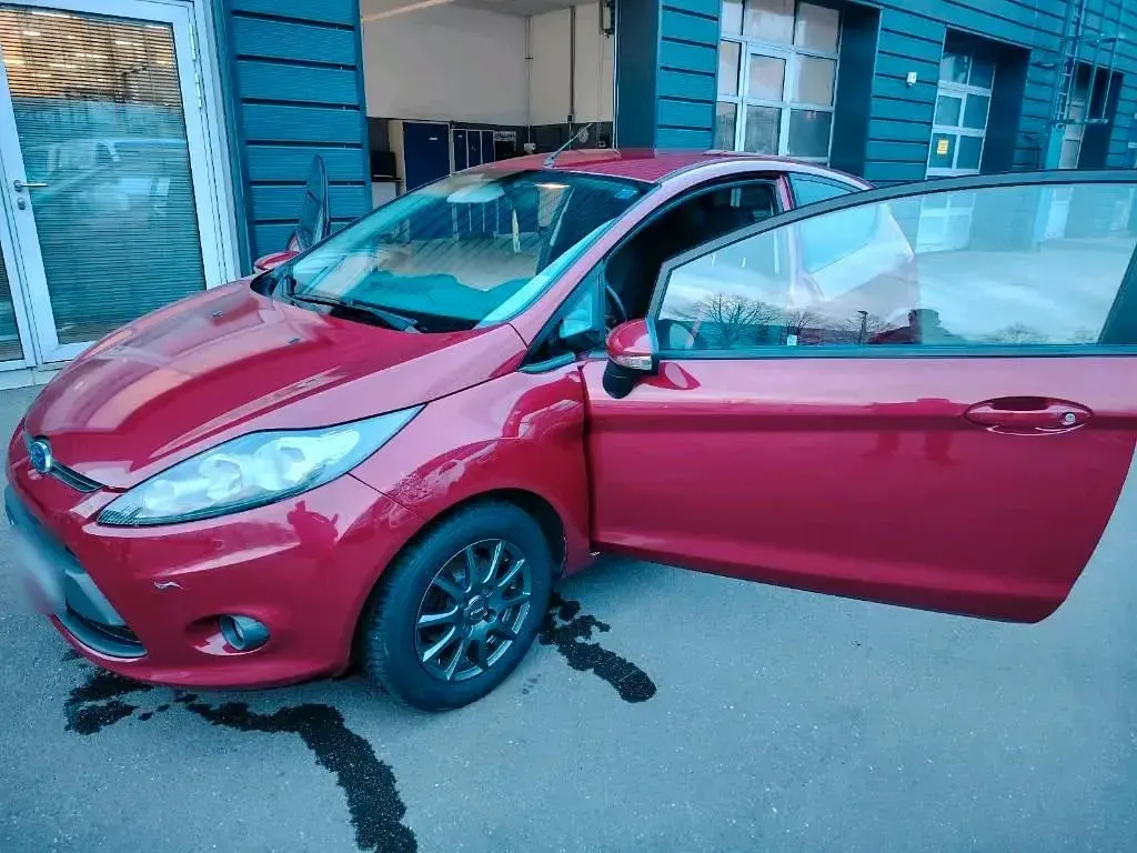 Gebraucht Ford Fiesta 82 PS (60 kW) 2011 Rot Kleinwagen