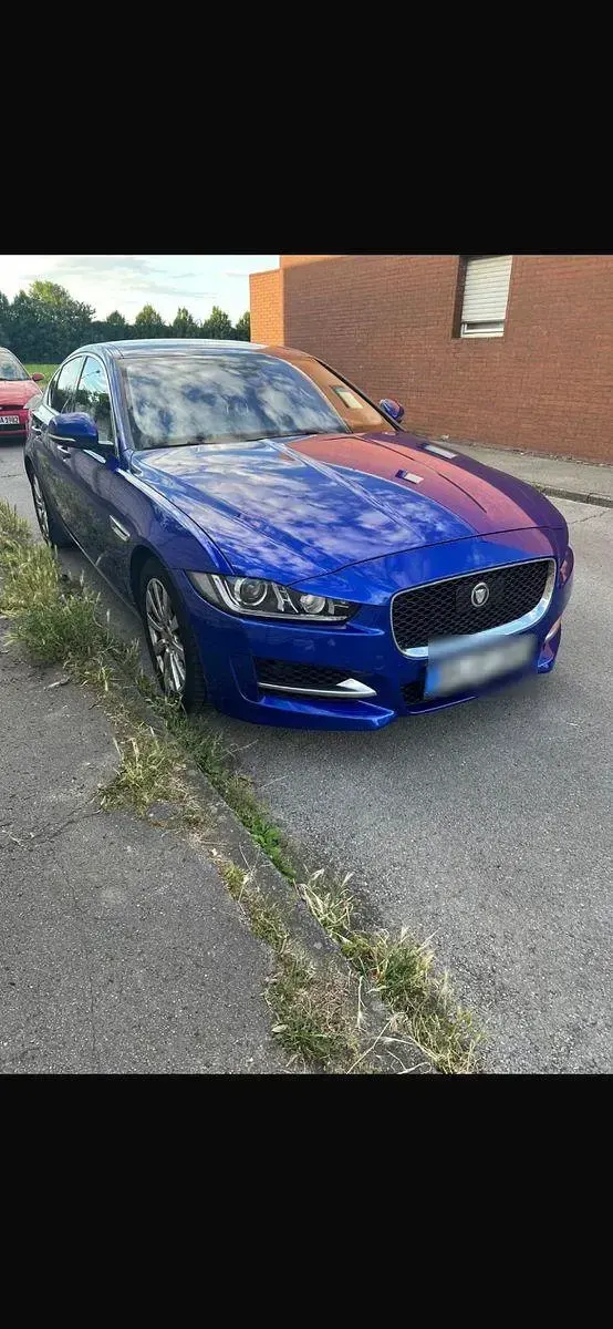Gebraucht Jaguar XE Prestige 179 PS (131 kW) 2018 Blau Limousine