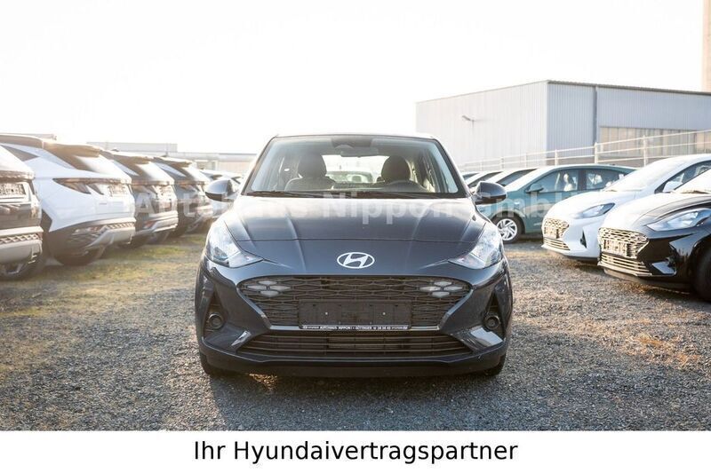 Gebraucht Hyundai i10 Select 63 PS (46 kW) 2024 Schwarz Kleinwagen