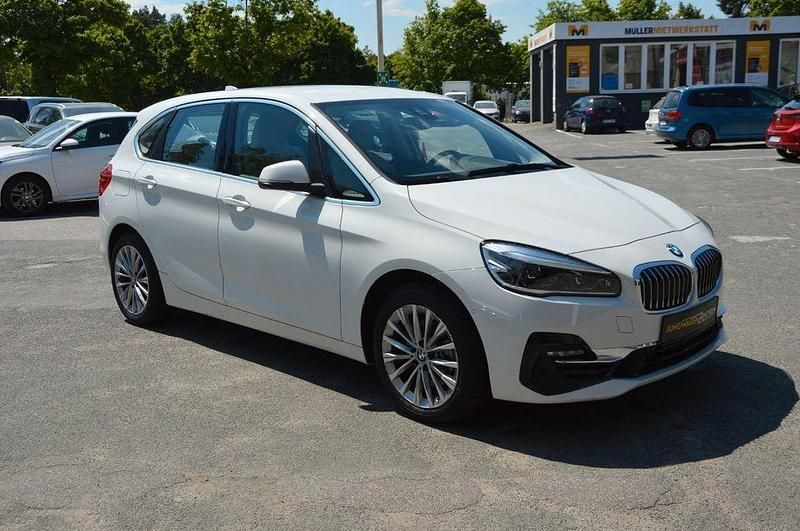 Gebraucht BMW 220 Luxury Line 178 PS (130 kW) 2021 Alpinweiss iii Van / Kleinbus