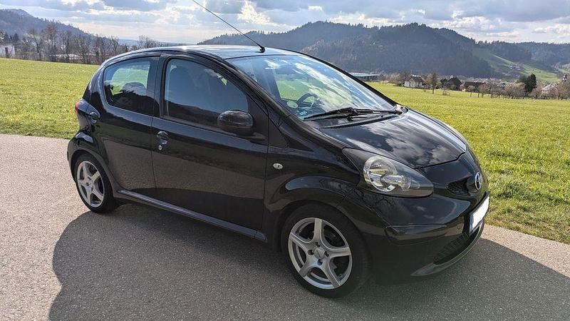 Gebraucht Toyota Aygo 68 PS (50 kW) 2008 Schwarz Kleinwagen