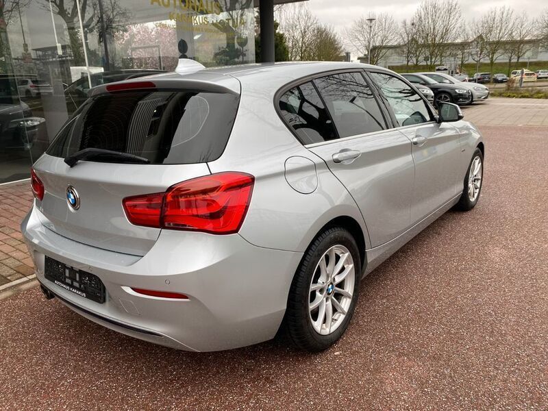 Gebraucht BMW 120 Sport Line 190 PS (139 kW) 2015 Glaciersilber metallic Kleinwagen
