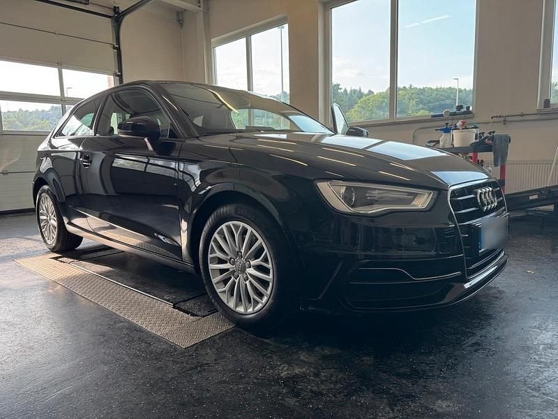 Gebraucht Audi A3 Comfort 150 PS (110 kW) 2015 Schwarz Limousine