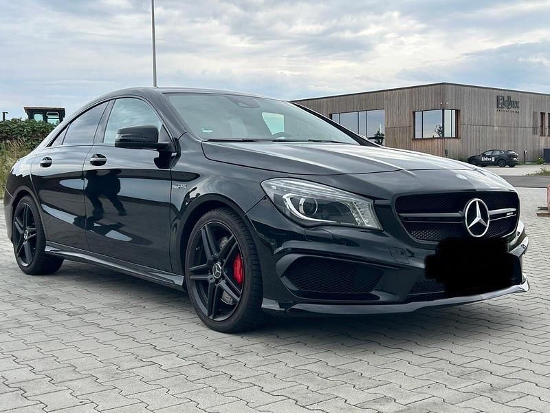 Schwarz Gebraucht 2016 Mercedes CLA45 AMG AMG Coupé | 24.490 € (Fairer Preis) - Bild 1/4