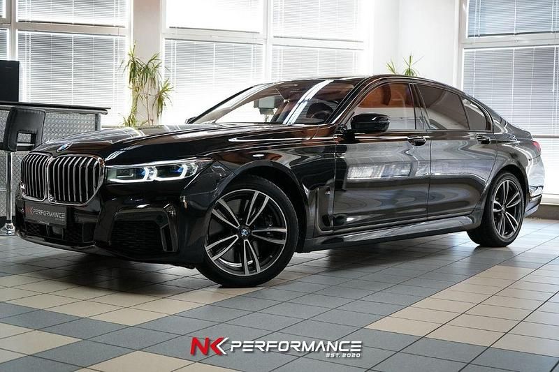 Saphirschwarz Gebraucht 2021 BMW 730 Sport Line Limousine | 59.990 € - Bild 1/4
