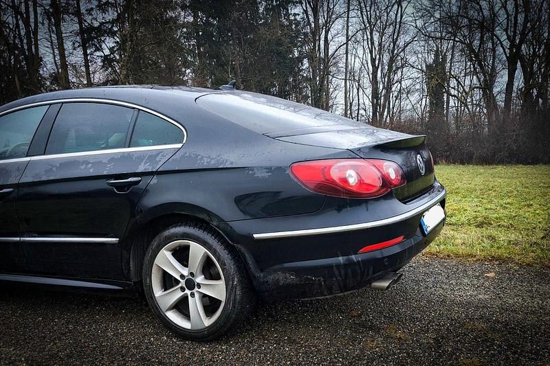 Gebraucht VW Passat R-line 140 PS (102 kW) 2011 Schwarz Coupé