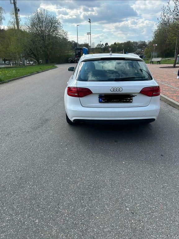 Używany Audi A4 Ambition 120 KM (88 kW) 2012 Biały Kombi
