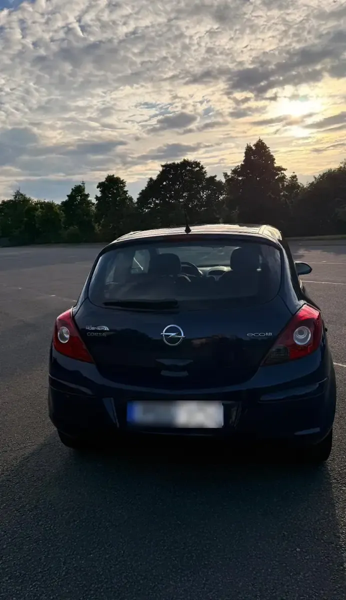 Używany Opel Corsa 68 KM (50 kW) 2013 Niebieski Hatchback