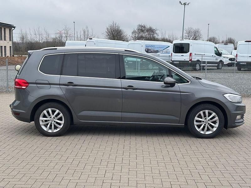 Gebraucht VW Touran Highline 150 PS (110 kW) 2017 Grau Van / Kleinbus