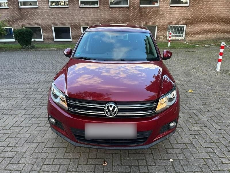 Gebraucht VW Tiguan 122 PS (89 kW) 2012 Rot SUV