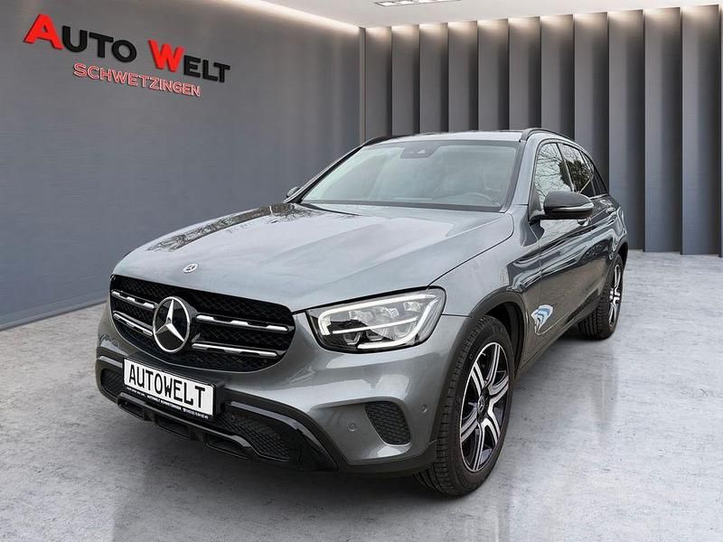Gebraucht Mercedes GLC220 Night 194 PS (142 kW) 2021 Grau SUV