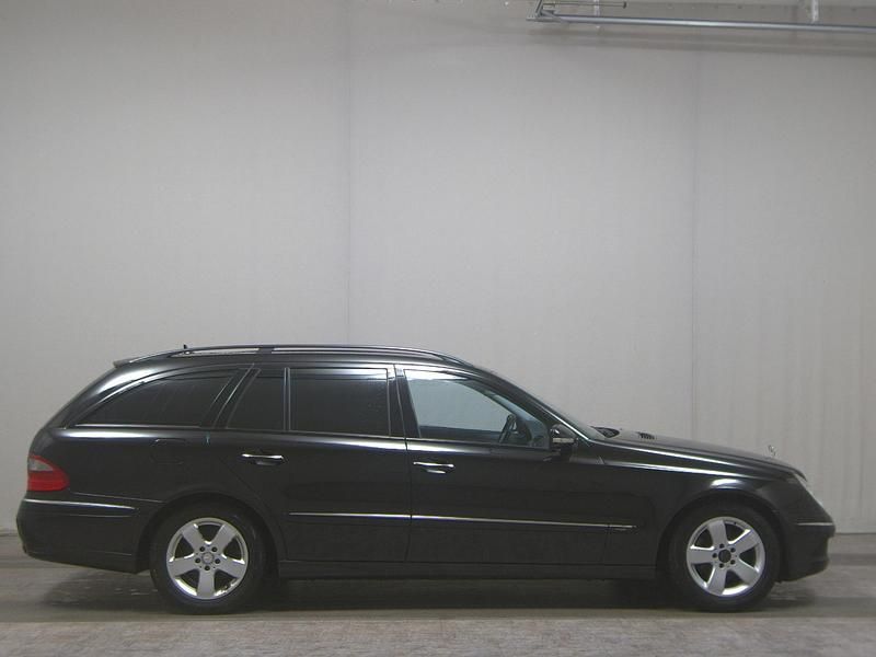 Gebraucht Mercedes E220 Avantgarde 170 PS (125 kW) 2009 Obsidianschwarz metalliclack Kombi