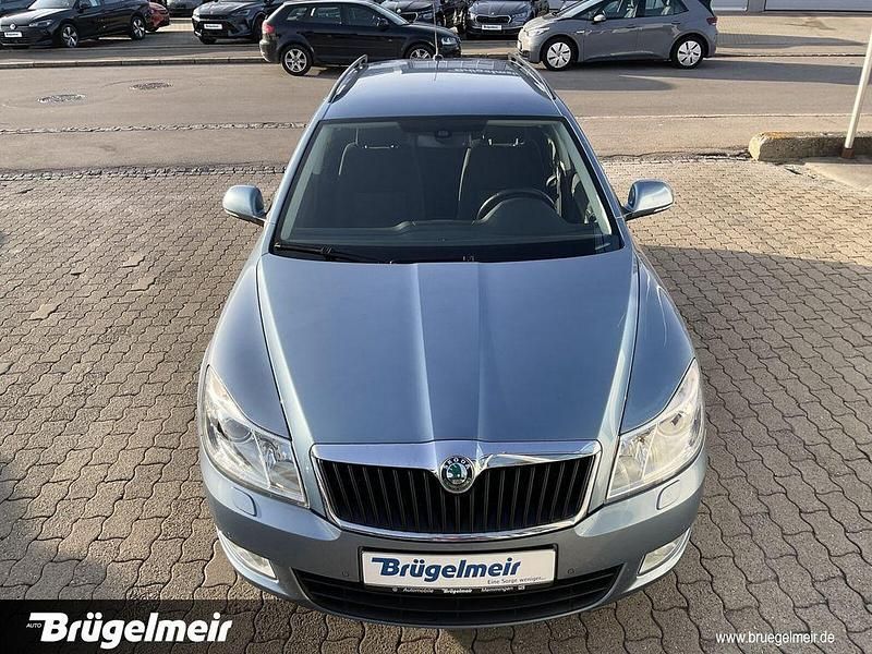 Gebraucht Skoda Octavia Elegance 160 PS (117 kW) 2012 Satingrau Kombi
