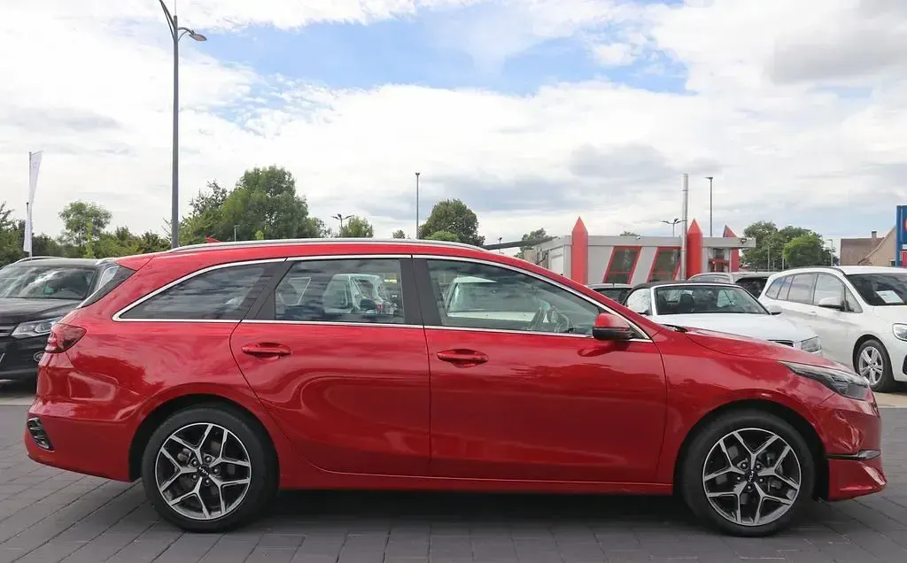 Gebraucht Kia Ceed Sportswagon 136 PS (100 kW) 2023 Rot Kombi