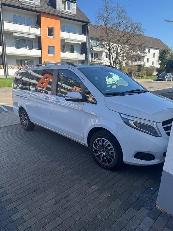 Gebraucht Mercedes V220 163 PS (119 kW) 2017 Weiß Van / Kleinbus