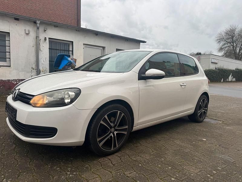 Weiß Gebraucht 2010 VW Golf VI Kleinwagen | 3.300 € (Guter Preis) - Bild 1/4