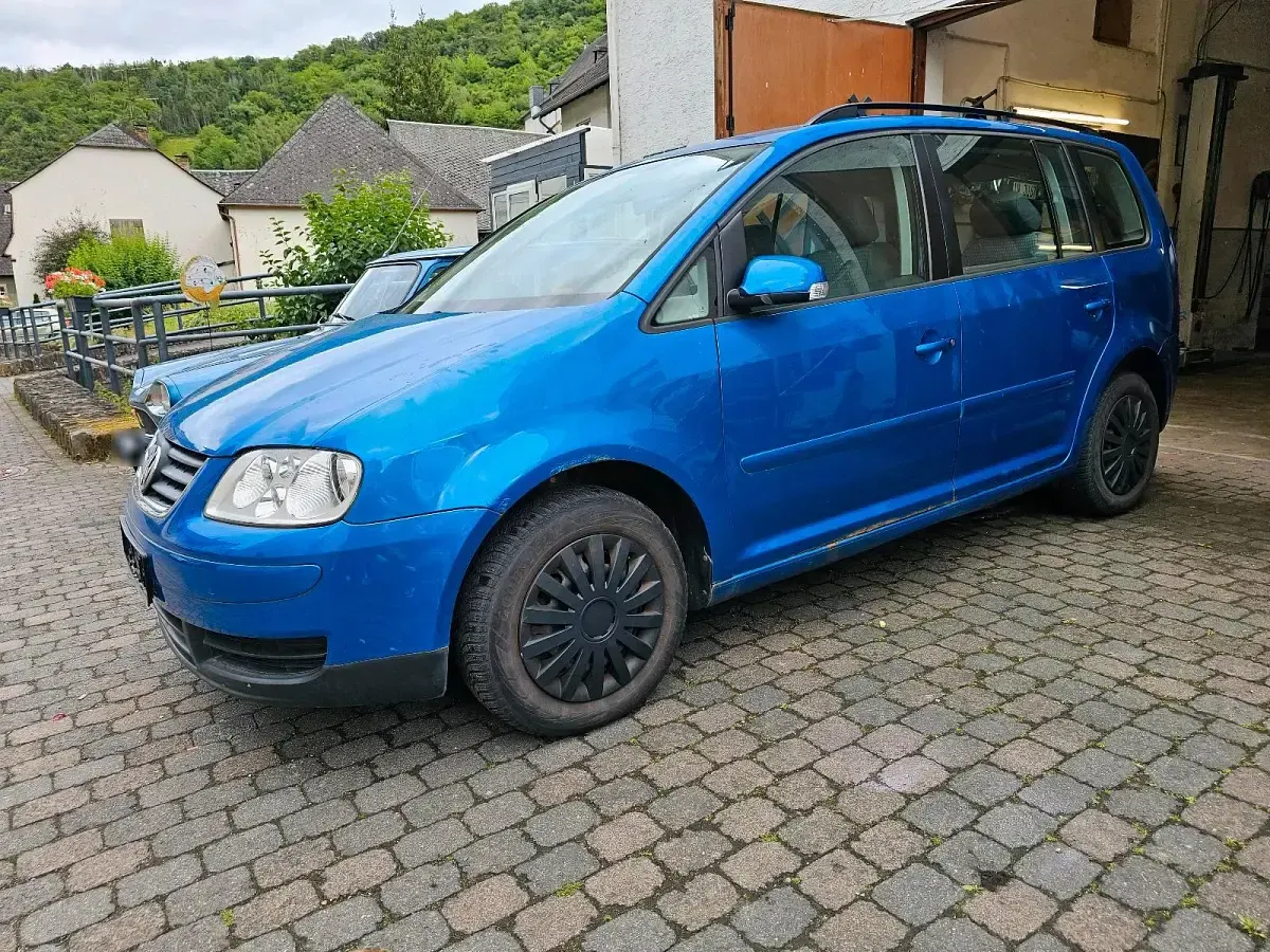 Gebraucht VW Touran 105 PS (77 kW) 2003 Blau Van / Kleinbus