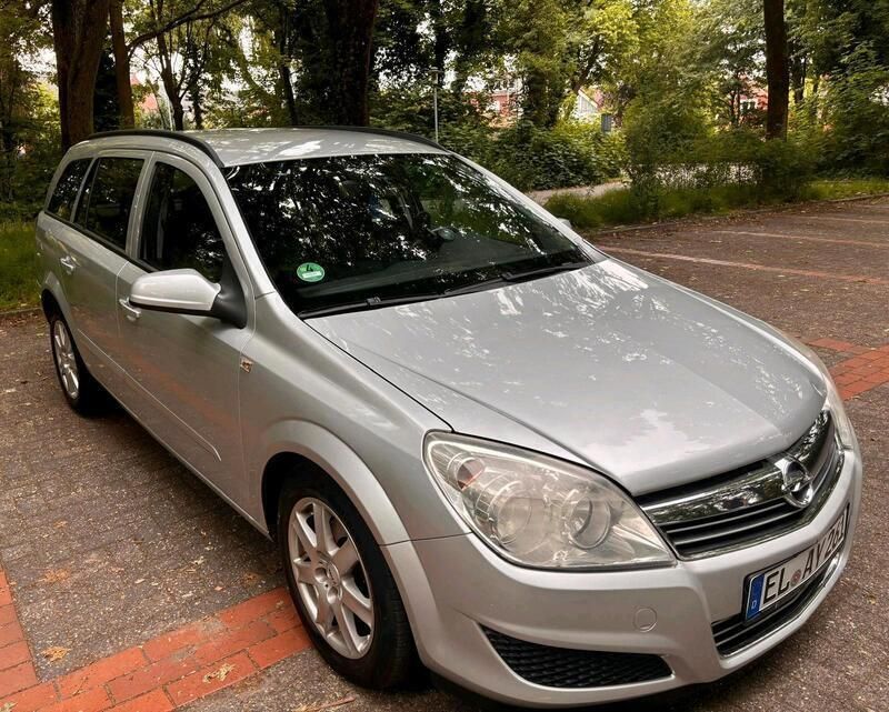 Silber Gebraucht 2008 Opel Astra Kombi | 2.250 € (Etwas zu teuer) - Bild 1/4