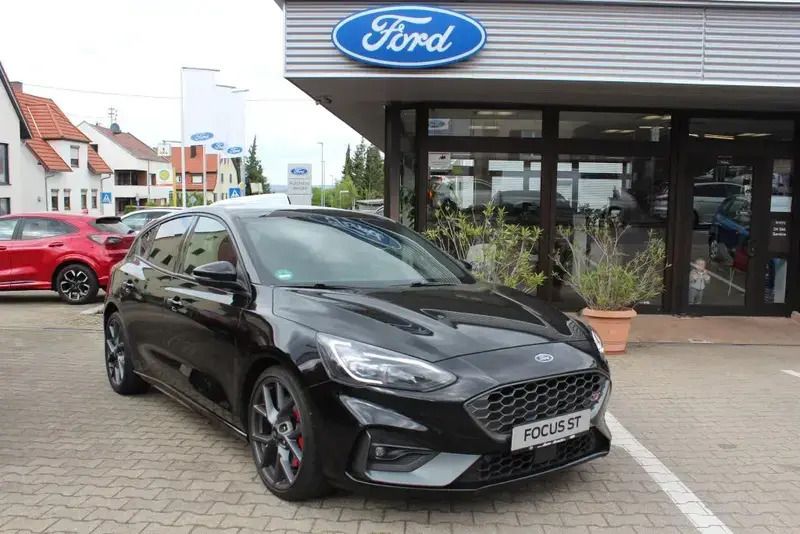 Schwarz Gebraucht 2020 Ford Focus ST Limousine | 26.990 € (Etwas zu teuer) - Bild 1/4