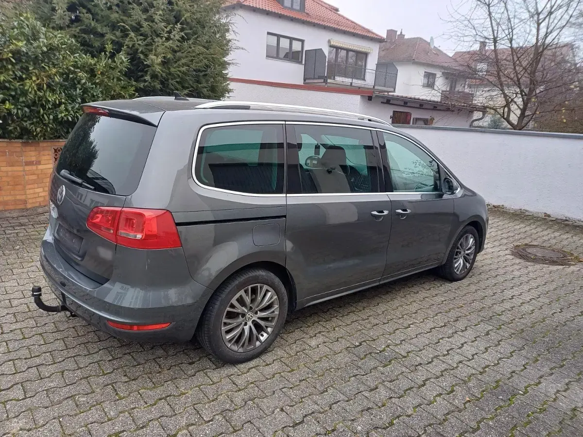 Gebraucht VW Sharan Highline 170 PS (125 kW) 2011 Grau Van / Kleinbus