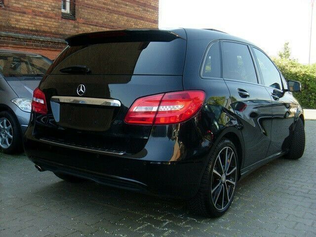 Gebraucht Mercedes B200 156 PS (114 kW) 2012 Schwarz metallic Kleinwagen