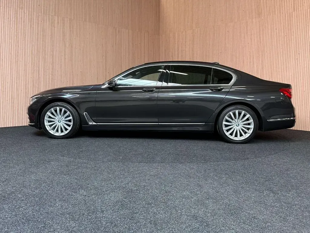 Gebraucht BMW 740L Executive 320 PS (235 kW) 2018 Grau Limousine