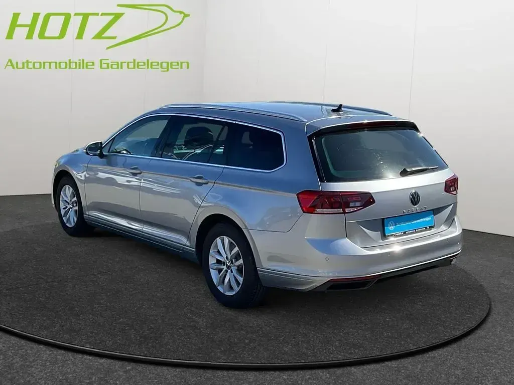 Gebraucht VW Passat Business 150 PS (110 kW) 2023 Pyritsilber metallic (metallic) Kombi