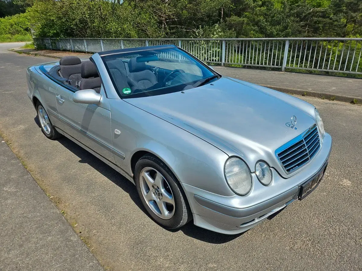 Gebraucht Mercedes CLK200 136 PS (100 kW) 1998 Silber Cabrio