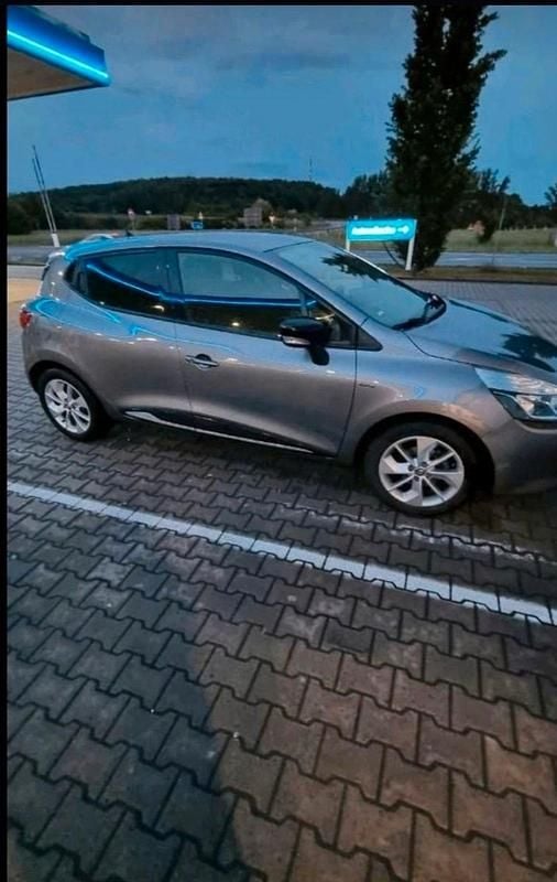 Gebraucht Renault Clio IV 90 PS (66 kW) 2016 Grau Kleinwagen