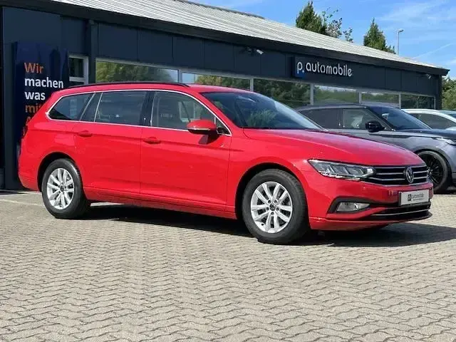 Gebraucht VW Passat Business 122 PS (89 kW) 2023 Tornadorot Kombi
