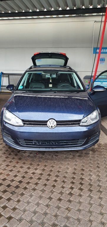 Blau Gebraucht 2016 VW Golf VII Comfortline Kombi | 13.999 € (Fairer Preis) - Bild 1/4