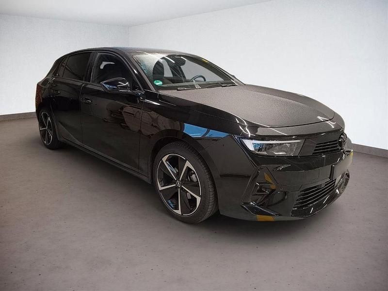 Gebraucht Opel Astra 131 PS (96 kW) 2025 Lackierung schwarz perla nera/ Limousine