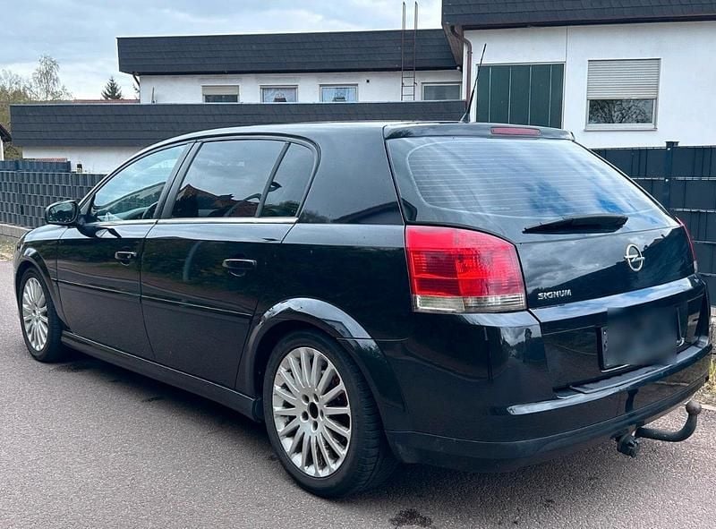 Gebraucht Opel Signum 122 PS (89 kW) 2005 Schwarz Kleinwagen