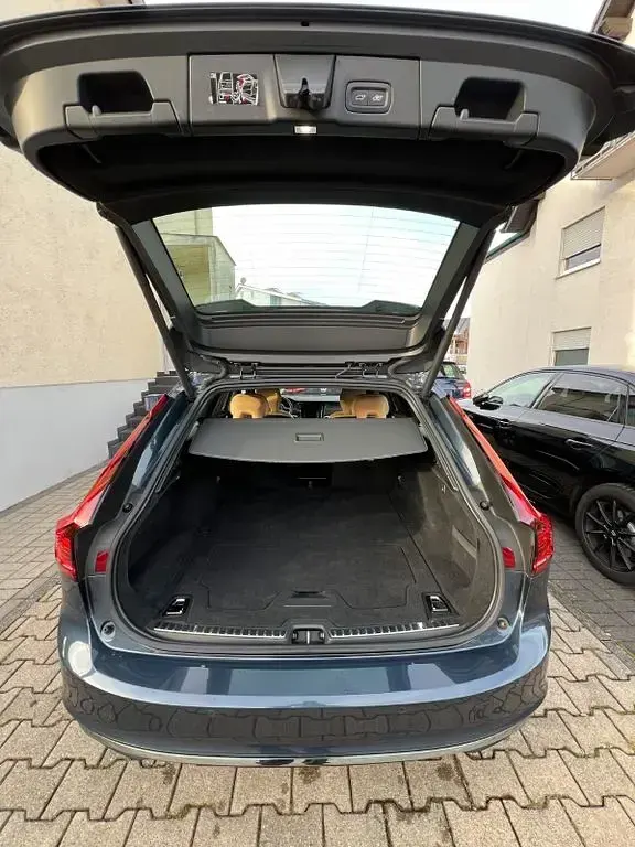 Gebraucht Volvo V90 Inscription 197 PS (144 kW) 2022 Blau Kombi