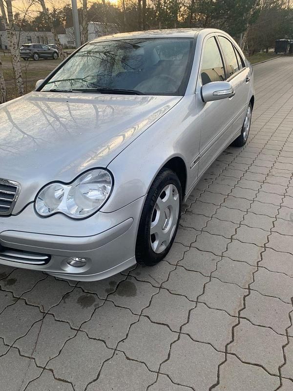 Gebraucht Mercedes C220 Classic 150 PS (110 kW) 2005 Silber Limousine