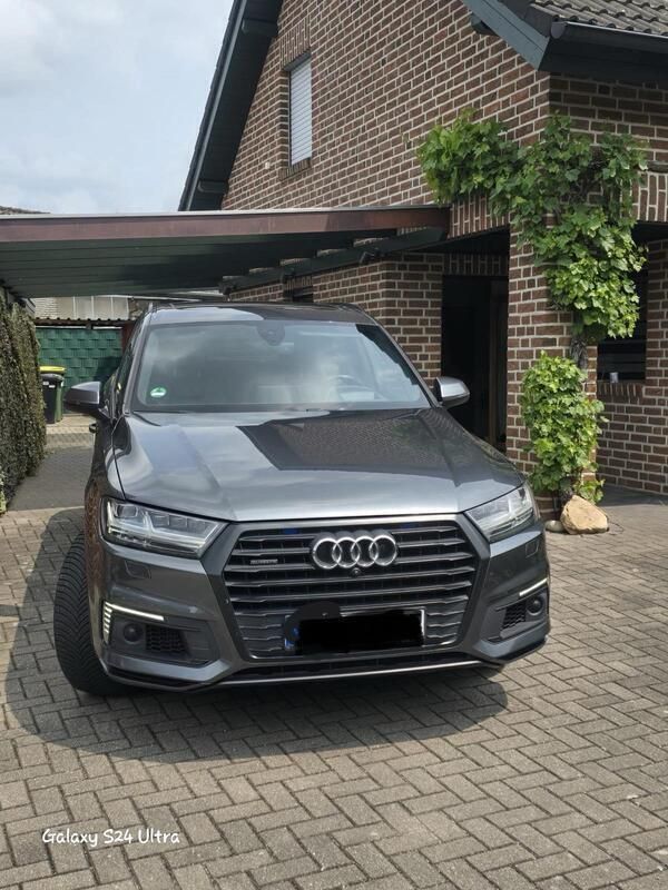 Grau Gebraucht 2016 Audi Q7 Sport SUV | 31.500 € - Bild 1/4