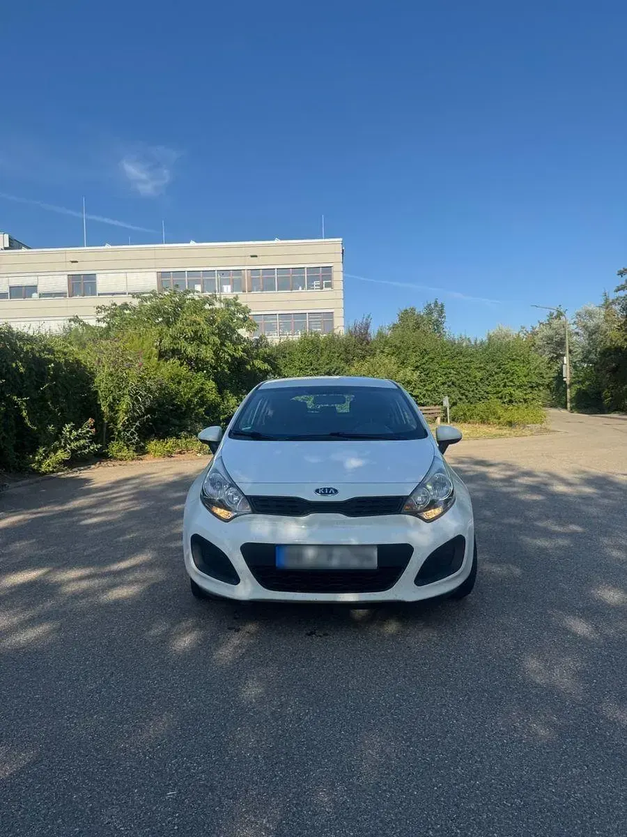 Gebraucht Kia Rio Edition 7 109 PS (80 kW) 2012 Weiß Limousine