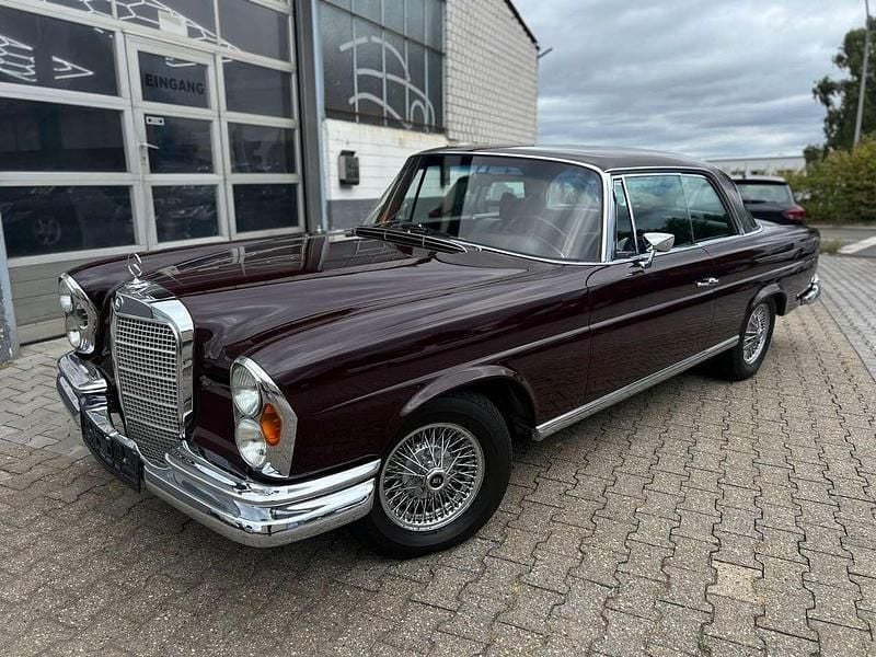 Rot Gebraucht 1968 Mercedes 280 Coupé | 37.900 € - Bild 1/4