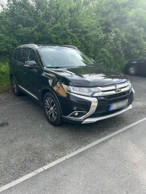 Schwarz Gebraucht 2015 Mitsubishi Outlander SUV | 10.500 € - Bild 1/4