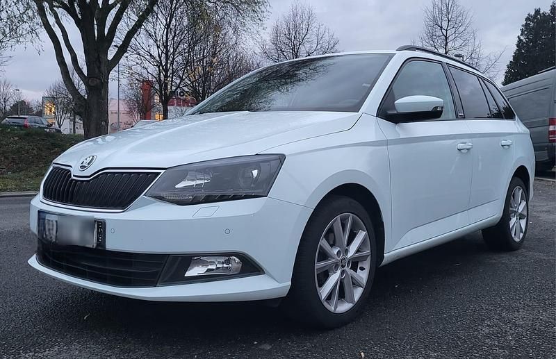 Weiß Gebraucht 2016 Skoda Fabia Kombi | 5.950 € (Guter Preis) - Bild 1/4