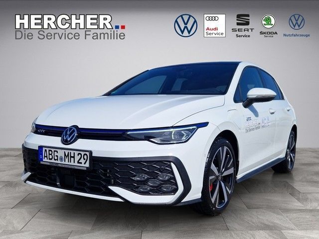 White metallic Neu 2025 VW Golf VIII GTE Limousine | 43.950 € (Fairer Preis) - Bild 1/4