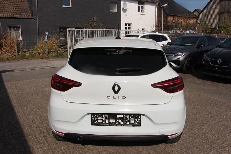Gebraucht Renault Clio V Evolution 101 PS (74 kW) 2022 Weiß Limousine