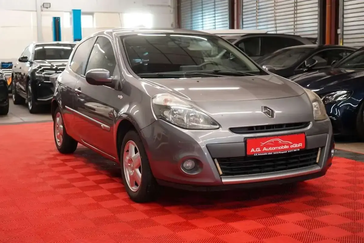 Gebraucht Renault Clio 103 PS (75 kW) 2012 Grau Kleinwagen