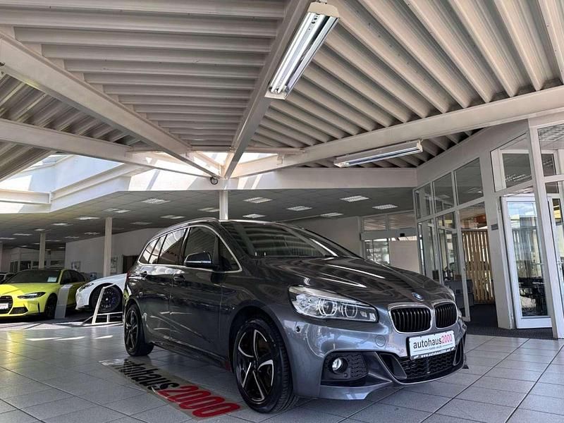Mineralgrau metallic Gebraucht 2016 BMW 220 M Sport Van / Kleinbus | 19.950 € (Fairer Preis) - Bild 1/4